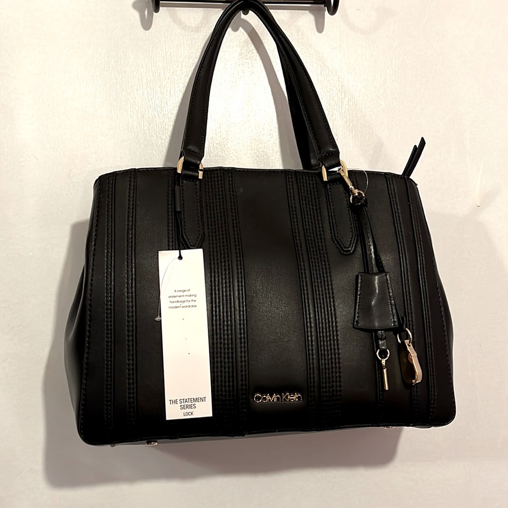 NWT Calvin Klein Lock Linear Stitch
Quilted Davtona Leather
Statement Satchel